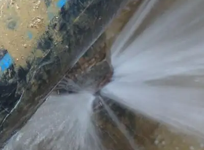 双湖卫生间测漏水施工步骤